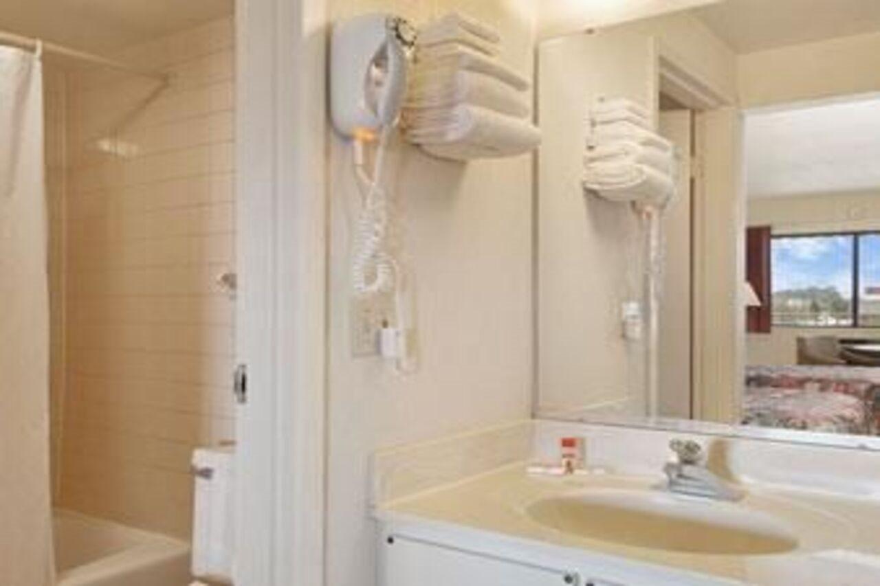 Rodeway Inn Sandusky Extérieur photo