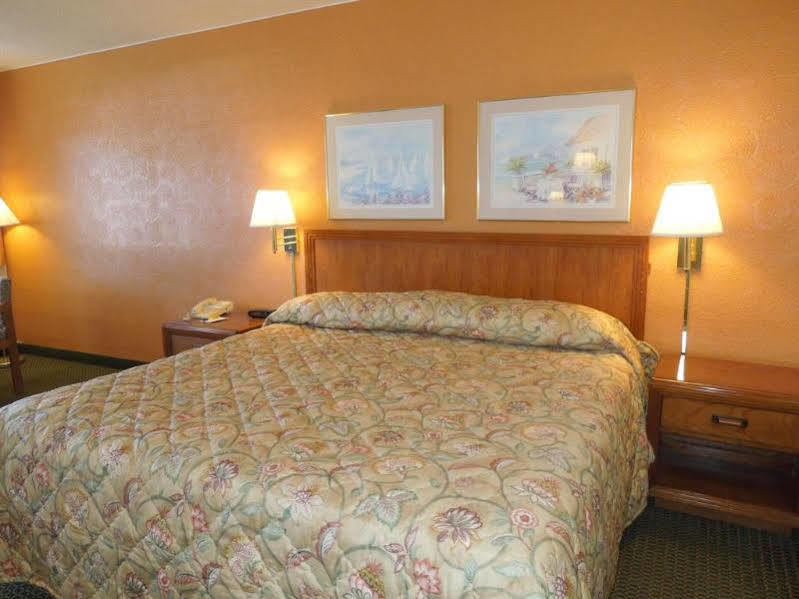Rodeway Inn Sandusky Extérieur photo